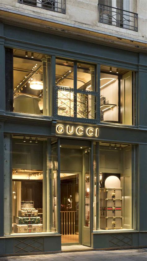 Shops with GUCCI in Paris title